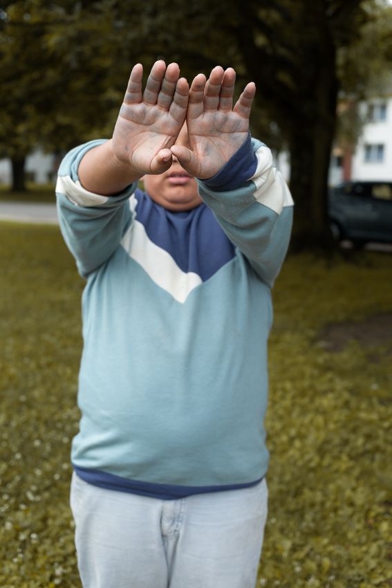 19_BlueHands_Duldung