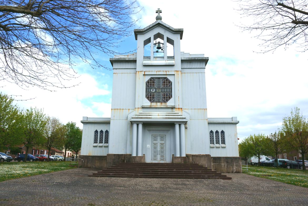 Crusnes Kirche aus Metall 04