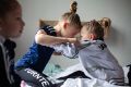 26 - Turnerinnen necken sich