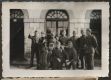 FrageNachDerHerkunft 021 Deutscher Opa knieend in der Mitte mit Soldaten um 1936