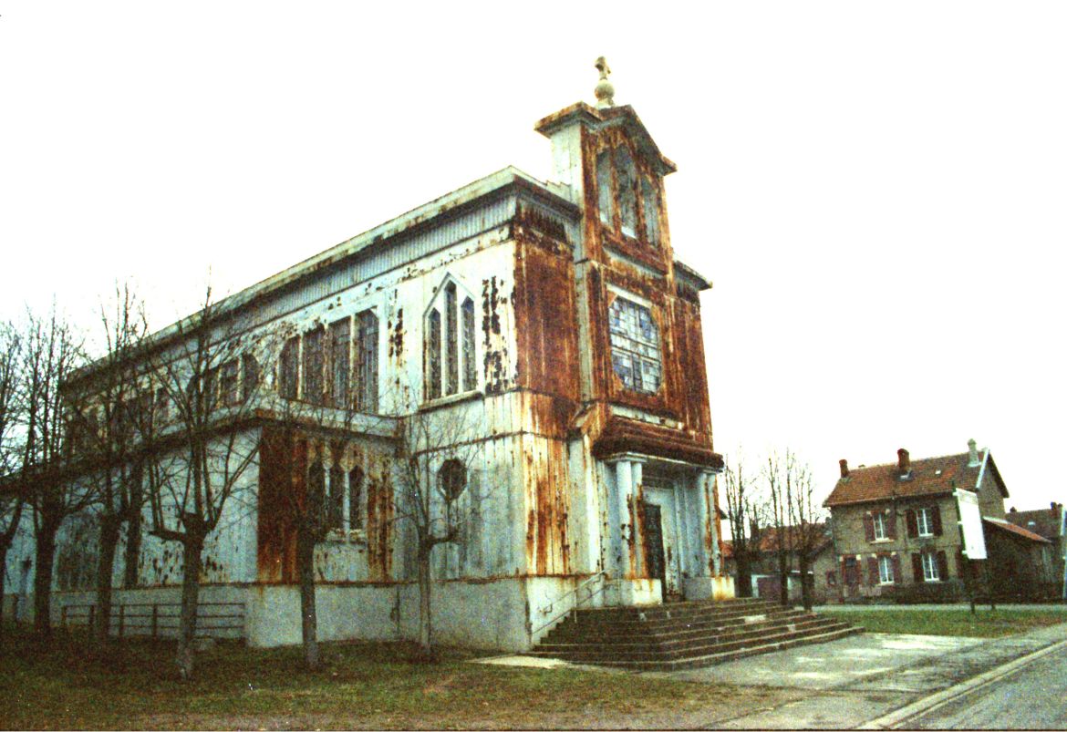 Crusnes Kirche aus Metall 07