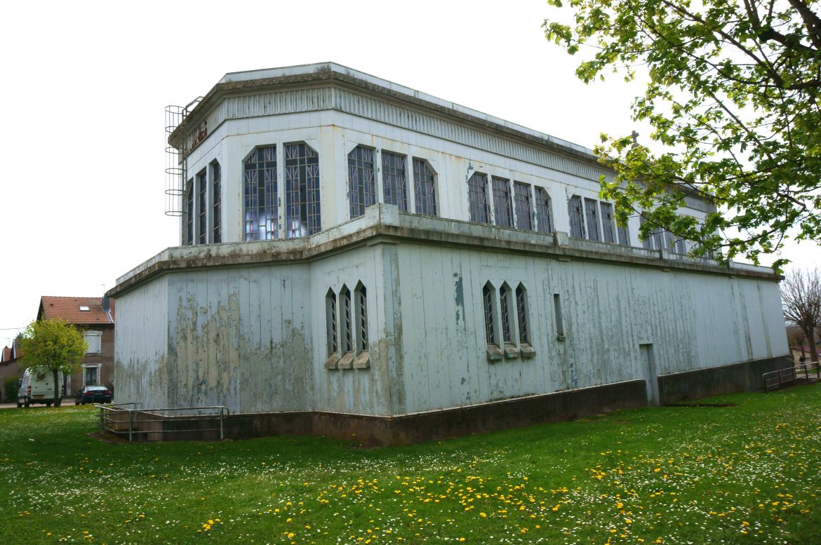 Crusnes Kirche aus Metall 10